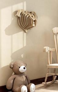 Bjørn i valnød Vægdekoration